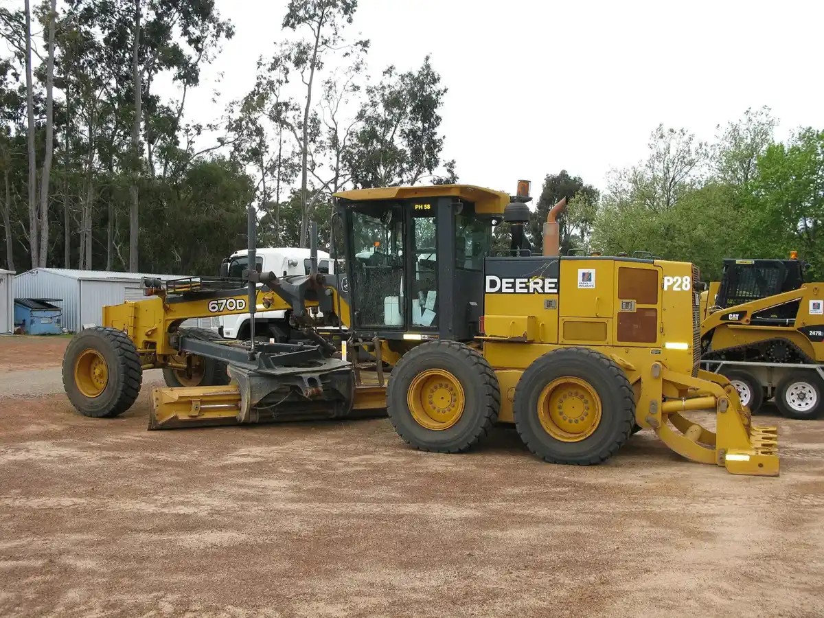 John Deere 670D, דגם קודם של ג'ון דיר